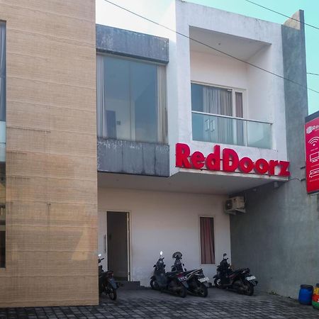 Отель Reddoorz Syariah Near Simpang Lima Semarang Jomblang Экстерьер фото